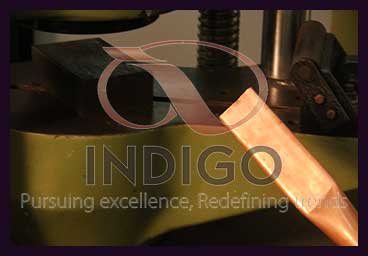Flattening test on a metal tube